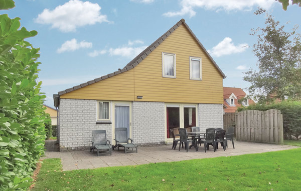 Der Villenpark liegt an der Oosterschelde in Wemeldinge an der Bucht Oesterbaai. Natürlich können Sie hier auch andere Wassersportarten ausüben, wie Segeln, Angeln und Surfen. Einfach gemütlich am..