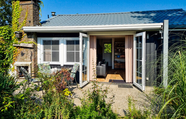 Gezellig vakantiehuisje bij Scherpenisse.

Dit uitnodigende vakantiehuis ligt in een vakantiehuisdorp, op slechts een paar honderd meter van de zee en het zandstrand. Binnen vindt u een gezellig inter..