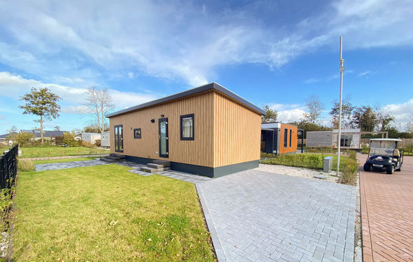 Verbringen Sie einen wundervollen Urlaub in diesem komfortablen Ferienhaus in Strandnähe mit Poolzugang!

Das einladende Haus begrüßt Sie mit hellen, gemütlich eingerichteten Räumen. Hier können..