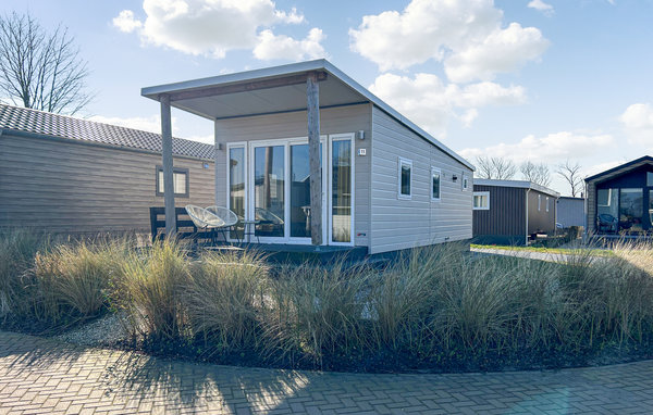 Verbringen Sie einen wundervollen Urlaub in diesem komfortablen Ferienhaus in Strandnähe mit Poolzugang!

Das einladende Haus begrüßt Sie mit hellen, gemütlich eingerichteten Räumen. Hier können..