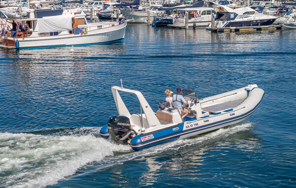Husbåt/Hus på vatten - Ouddorp , Holland - HZH210 802