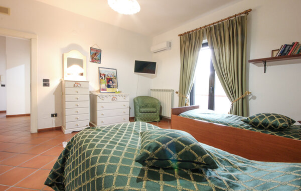 Feriehus - Pozzuoli , Italia - IKS003 603