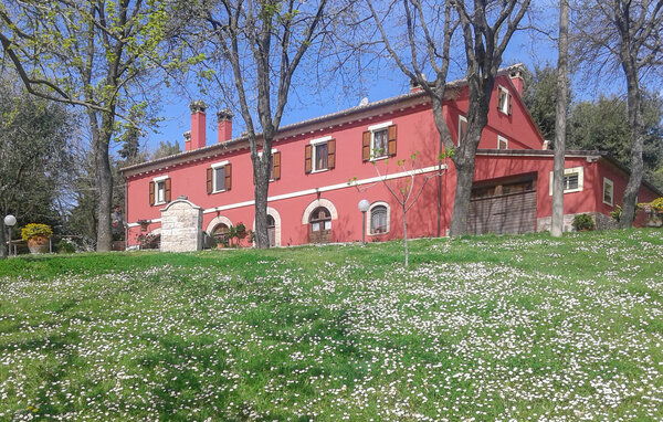 Beleef onvergetelijke dagen met je geliefden in dit betoverende vakantiehuis op een idyllische locatie.

Dit 19e-eeuwse pand ligt verscholen in een prachtig park en heet je van harte welkom. Stap binn..