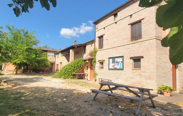 Domy wakacyjne - Sarnano , Wlochy - IMM060 2