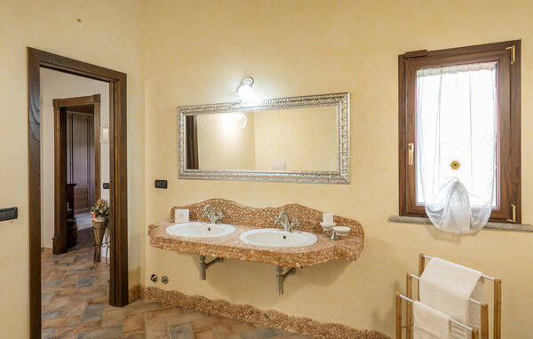 Holiday Home - Lago di Vico , Italy - IRU022 703