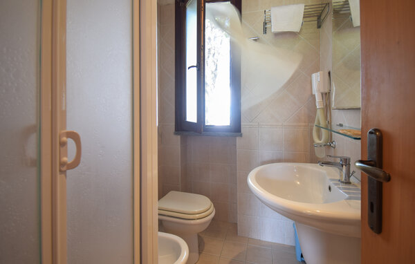 Semesterhus - Pescia Romana , Italien - IRU051 701