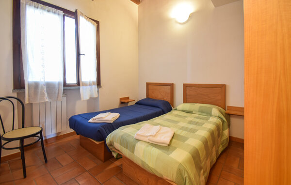 Semesterhus - Pescia Romana , Italien - IRU051 601