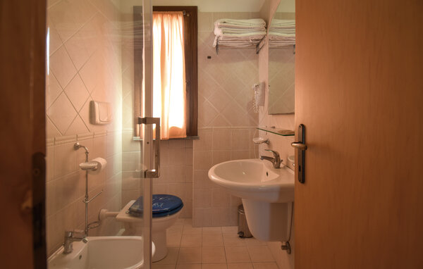 Casa vacanze - Pescia Romana , Italia - IRU052 701