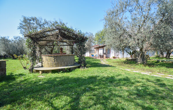 Semesterhus - Pescia Romana , Italien - IRU053 83