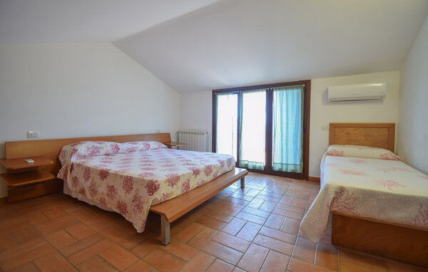 Domy wakacyjne - Pescia Romana , Wlochy - IRU055 601