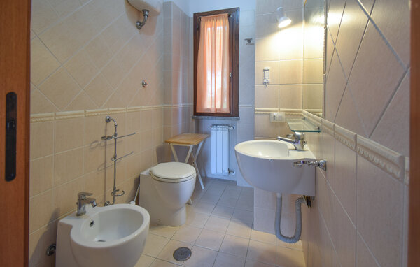 Casa vacanze - Pescia Romana , Italia - IRU056 701