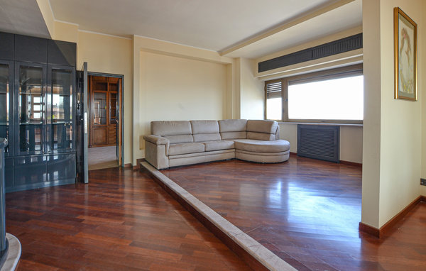 Apartment - Catania , Italy - ISC056 302