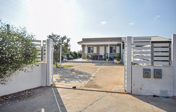 Erholen Sie sich in diesem gemütlichen Ferienhaus mit Pool. 

In diesem ebenso behaglich wie praktisch eingerichteten Haus fühlen Sie sich schnell wie zu Hause. Holzoptik, freundliche Farben und mar..
