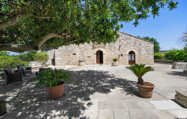 Holiday Home - Ragusa Ibla , Italy - ISR904 3