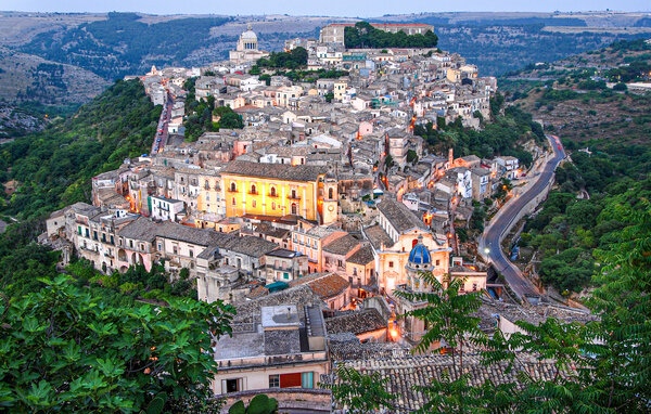 Domy wakacyjne - RAGUSA IBLA , Wlochy - ISR934 901