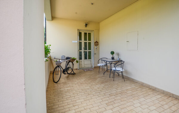 Machen Sie es sich in dieser charmanten Ferienwohnung gemütlich und entdecken Sie die reizvolle Region.

Diese praktisch eingerichtete Ferienwohnung bietet Ihnen ein behagliches Zuhause, während Sie..