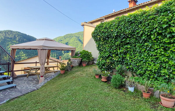 Genießen Sie in diesem Ferienhaus einen Urlaub mit Panoramablick und toskanischem Dorfcharme.

Die erhöhte Lage Ihrer Ferienwohnung bietet eine wunderbare Aussicht über das Tal und das umliegende H..