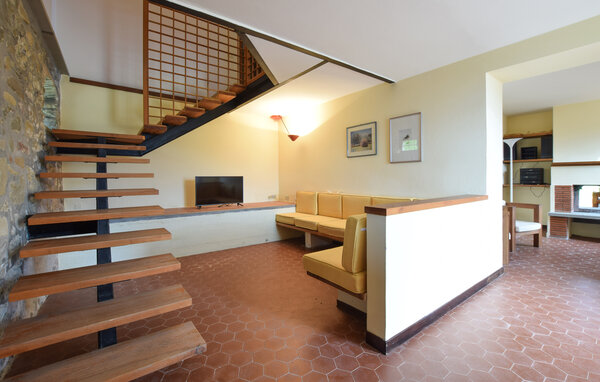 Holiday Home - Villa Collemandina , Italy - ITL049 3
