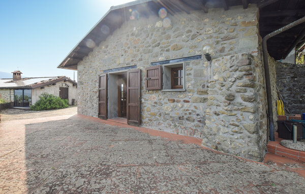 Holiday Home - Villa Collemandina , Italy - ITL049 82