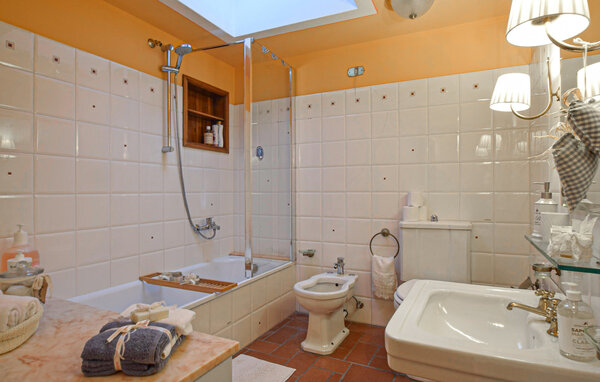 Casa vacanze - Gioviano , Italia - ITL056 702