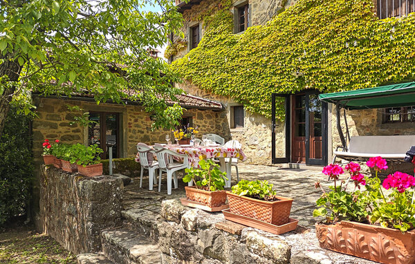 Holiday Home - Villa Collemandina , Italy - ITL063 2