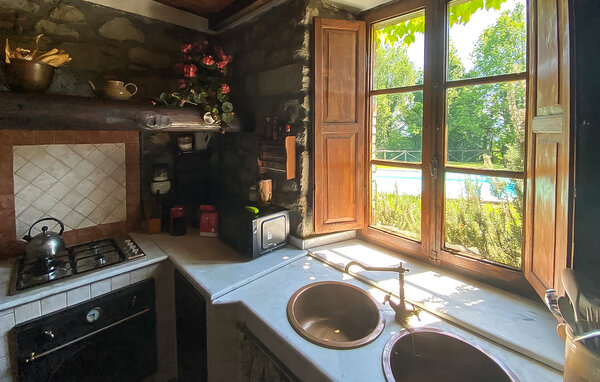 Holiday Home - Villa Collemandina , Italy - ITL064 402