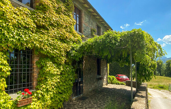 Holiday Home - Villa Collemandina , Italy - ITL064 82