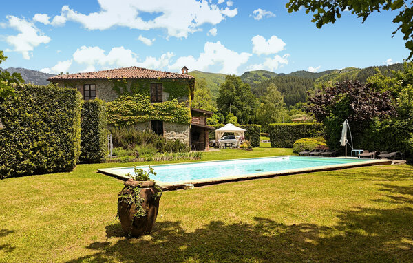 Holiday Home - Villa Collemandina , Italy - ITL064 1