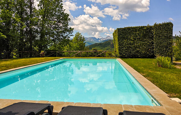 Holiday Home - Villa Collemandina , Italy - ITL064 2