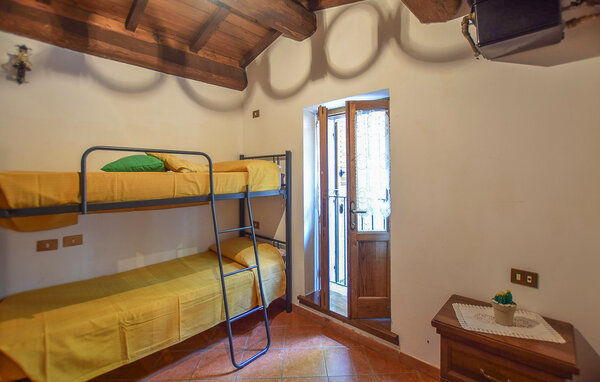 Holiday Home - Fabbriche di Vallico , Italy - ITL067 604