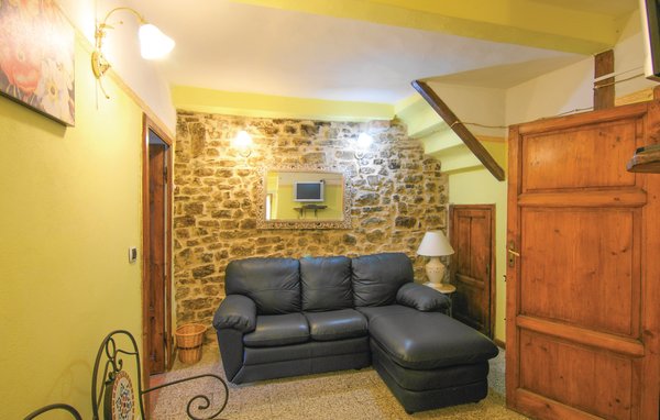 Domy wakacyjne - Montefegatesi , Wlochy - ITL630 301