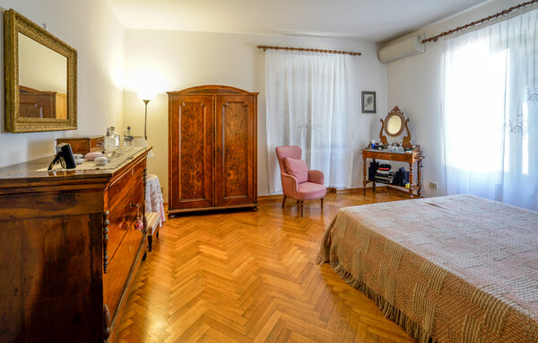 Holiday Home - Monteroni D´Arbia , Italy - ITS258 603