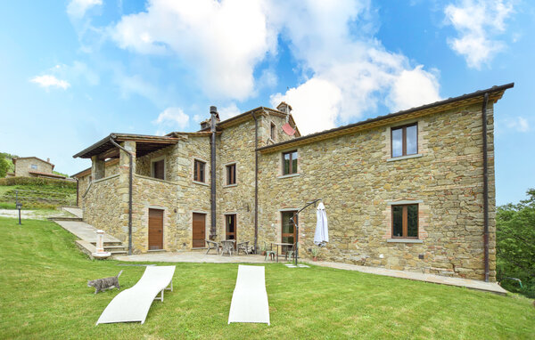 Holiday Home - Monte Santa Maria Tiberina , Italy - IUN028 81