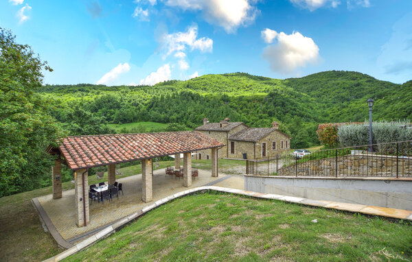 Holiday Home - Monte Santa Maria Tiberina , Italy - IUN028 101