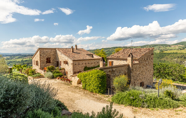 Domy wakacyjne - Todi , Wlochy - IUP848 84