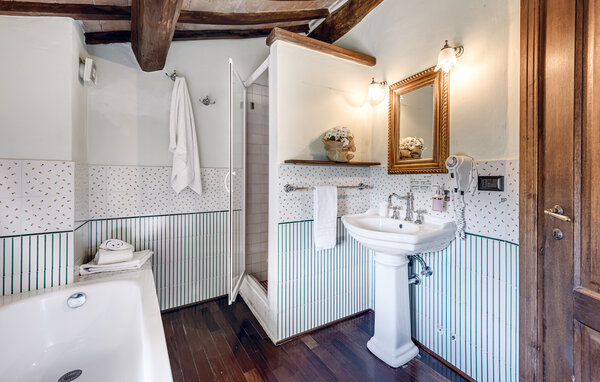 Casa vacanze - Magione , Italia - IUT036 701