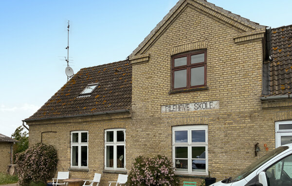 Verbringen Sie gesellige Tage in diesem geräumigen Ferienhaus und entdecken Sie die reizvolle Region.

Dieses liebevoll restaurierte Haus aus dem 19. Jahrhundert begrüßt Sie mit behaglichen Räumli..