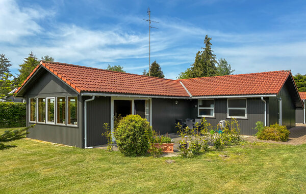 Entspannen Sie in diesem strandnahen Ferienhaus mit der ganzen Familie.

Erleben Sie einen erholsamen Urlaub in dem schön gelegenen Haus, von dem Sie zu Fuß den Strand erreichen. Im Innenbereich des..