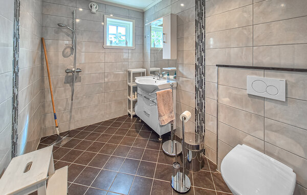 Holiday Home - Kråko/Fitjar , Norway - N18657 701