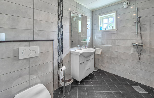 Holiday Home - Kråko/Fitjar , Norway - N18657 702