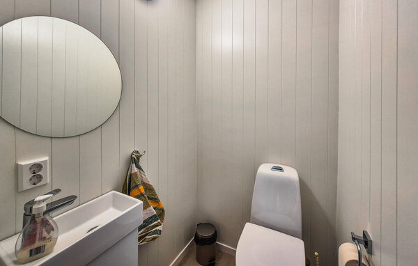 Holiday Home - Eikelandsosen , Norway - N20479 702