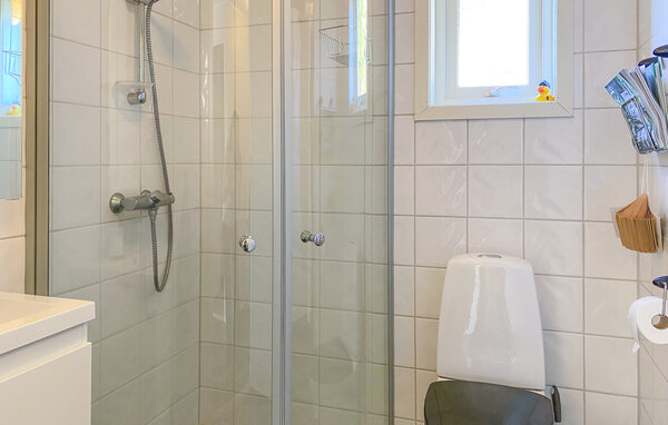 Holiday Home - Måløy , Norway - N24112 701