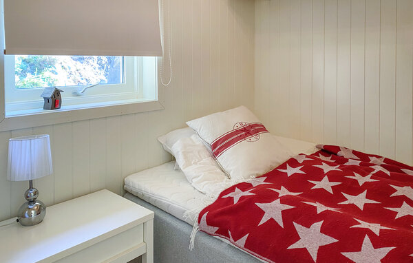 Holiday Home - Måløy , Norway - N24112 601