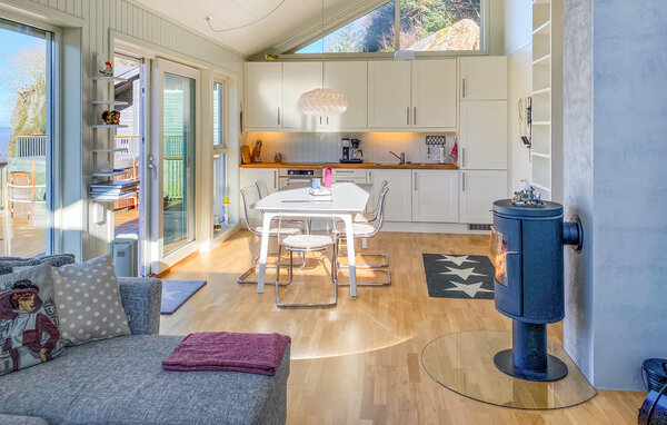 Holiday Home - Måløy , Norway - N24112 5