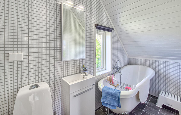 Holiday Home - Holmedal , Norway - N24123 701