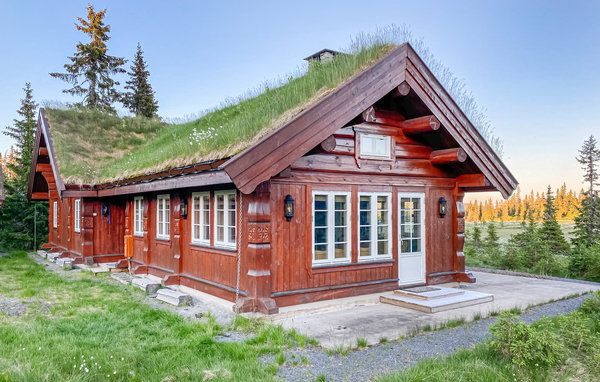 Vacation home Beautiful home in Sjusjoen