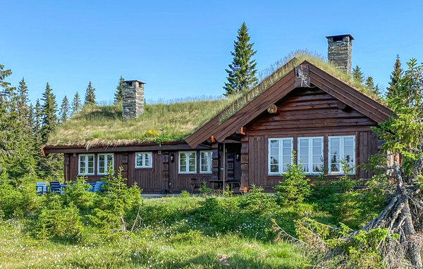 Vacation home Beautiful home in Sjusjoen