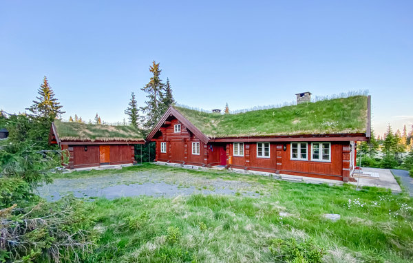 Vacation home Beautiful home in Sjusjoen