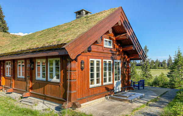 Vacation home Beautiful home in Sjusjoen