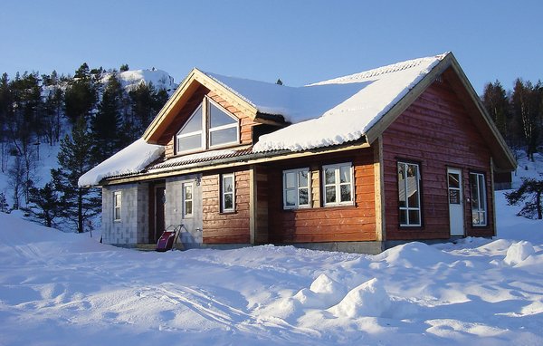 Hier handelt es sich um ein gepflegtes Ferienhaus von hohem Standard. Genießen Sie hier die Aussicht auf die Berge und das Wasser. Im Sommer können Sie hier gut wandern, angeln und baden. N34204: 8 ..